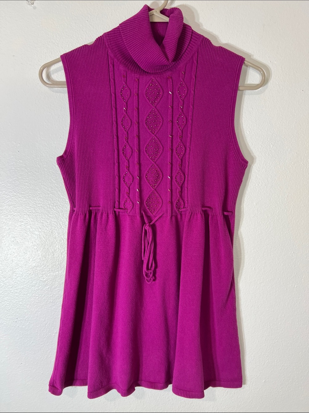 Sleeveless Turtleneck Knit Top in Magenta